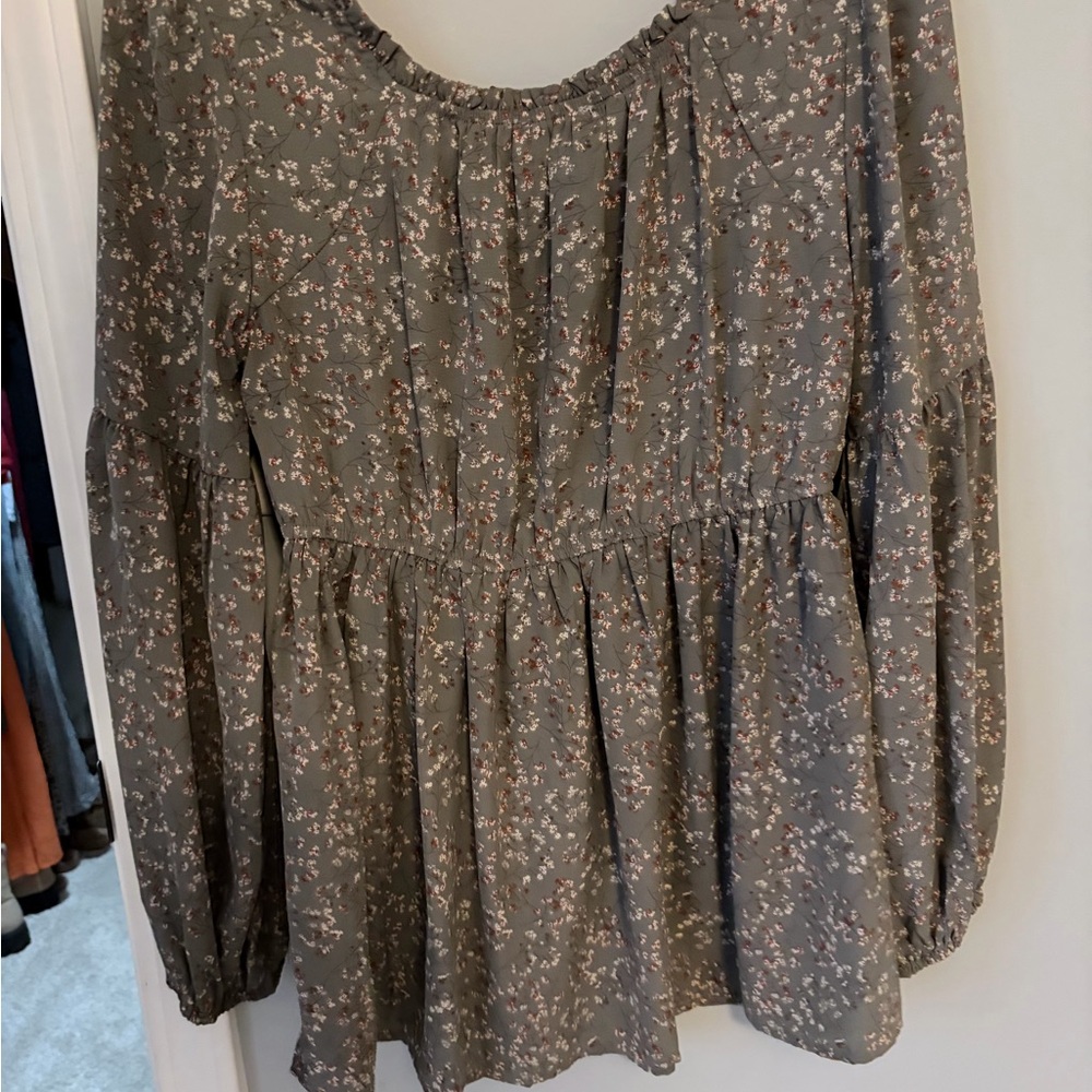 Floral olive Gray Women's peplum Top - Picture 6 of 6